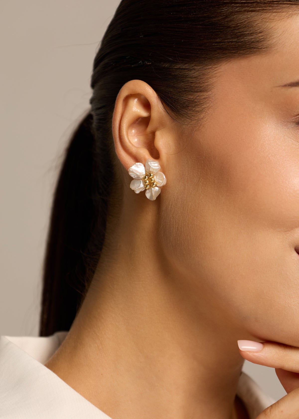Daniela Mother of Pearl Studs